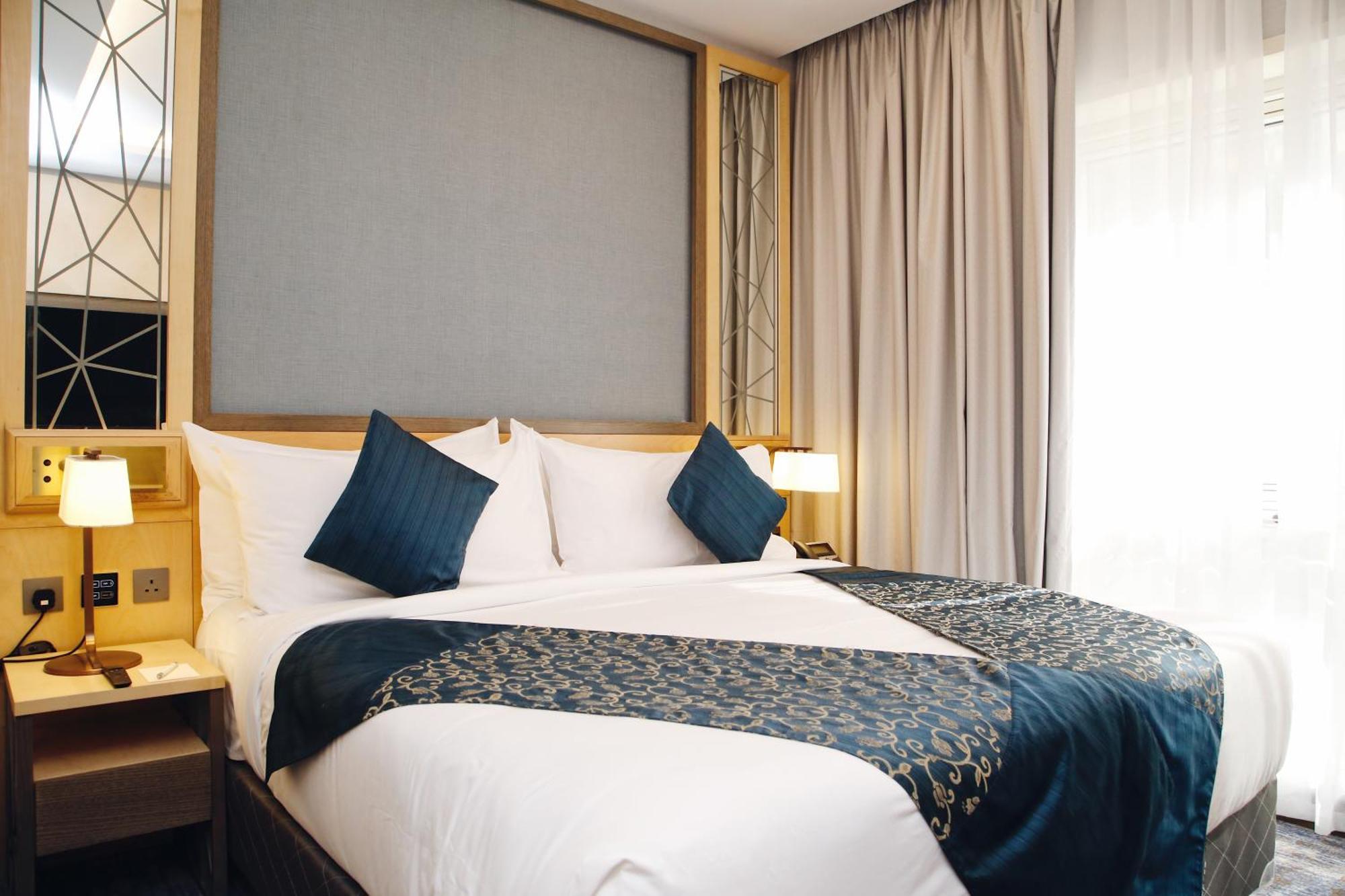 Maden Alrawda Hotell Medina Exteriör bild A bed runner