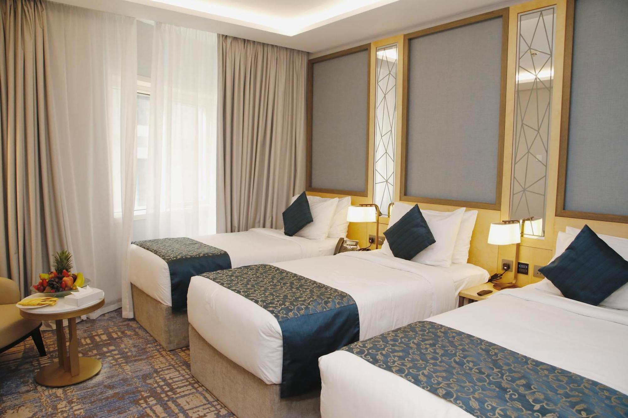 Maden Alrawda Hotell Medina Exteriör bild Deluxe Family Room