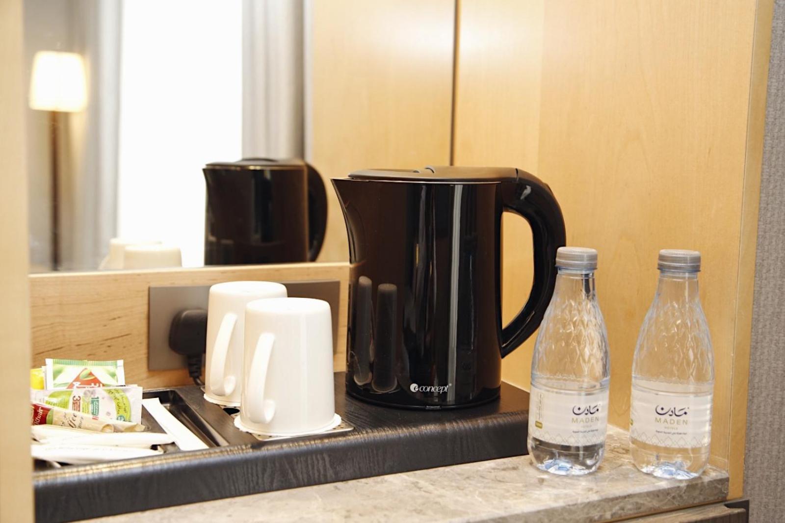 Maden Alrawda Hotell Medina Exteriör bild A kettle in a hotel room