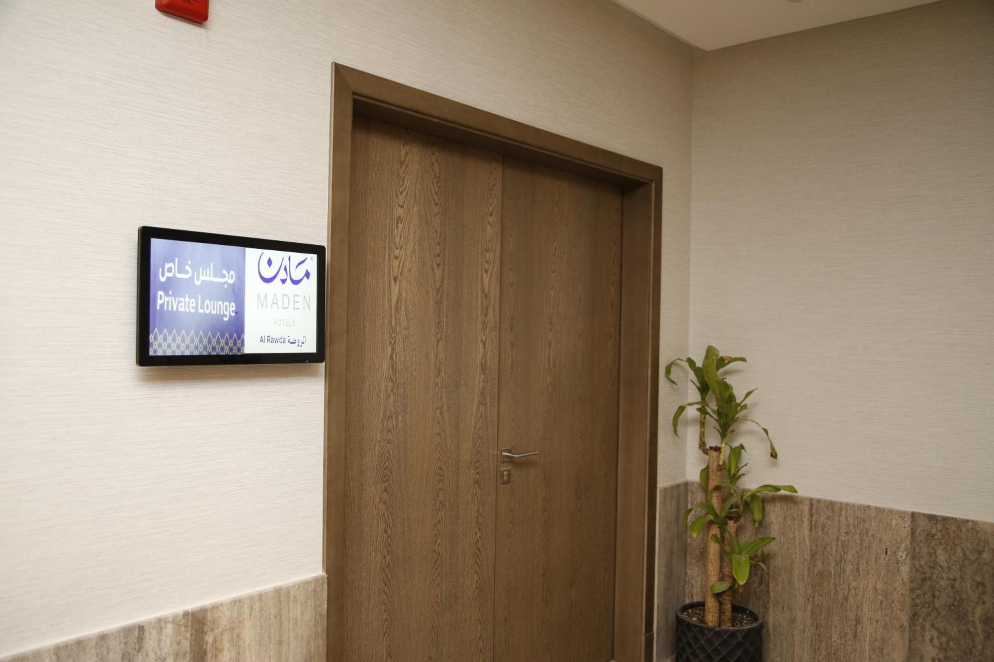 Maden Alrawda Hotell Medina Exteriör bild A digital signage screen in a hospital
