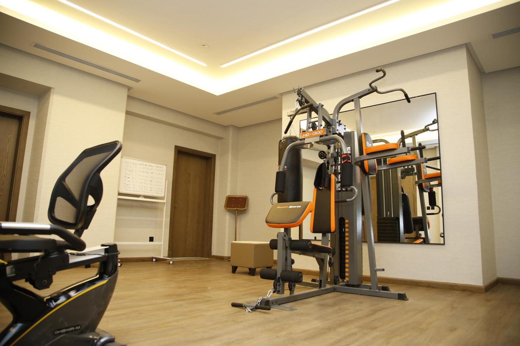 Maden Alrawda Hotell Medina Exteriör bild The gym at the hotel