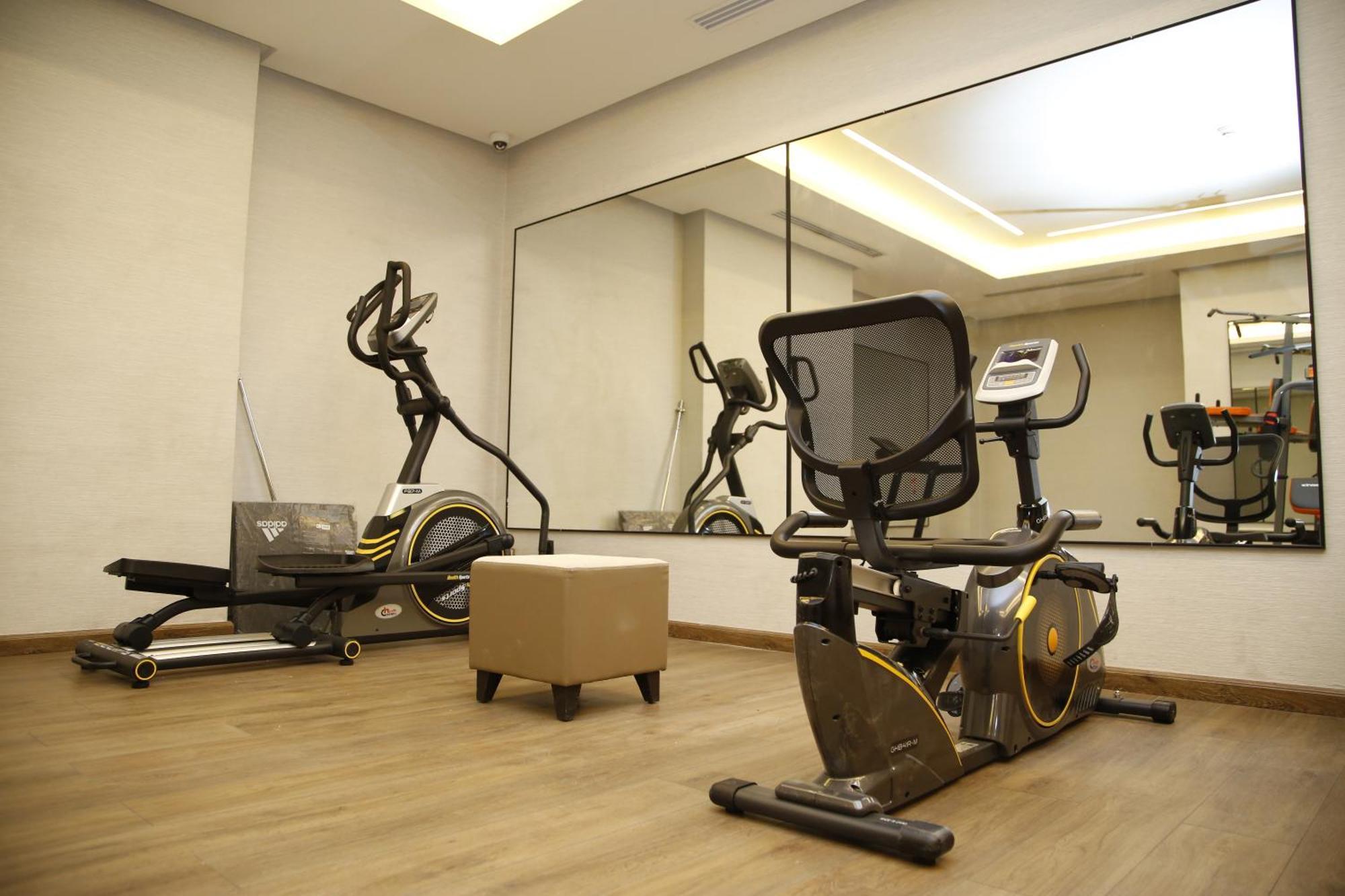 Maden Alrawda Hotell Medina Exteriör bild A gym at a hotel