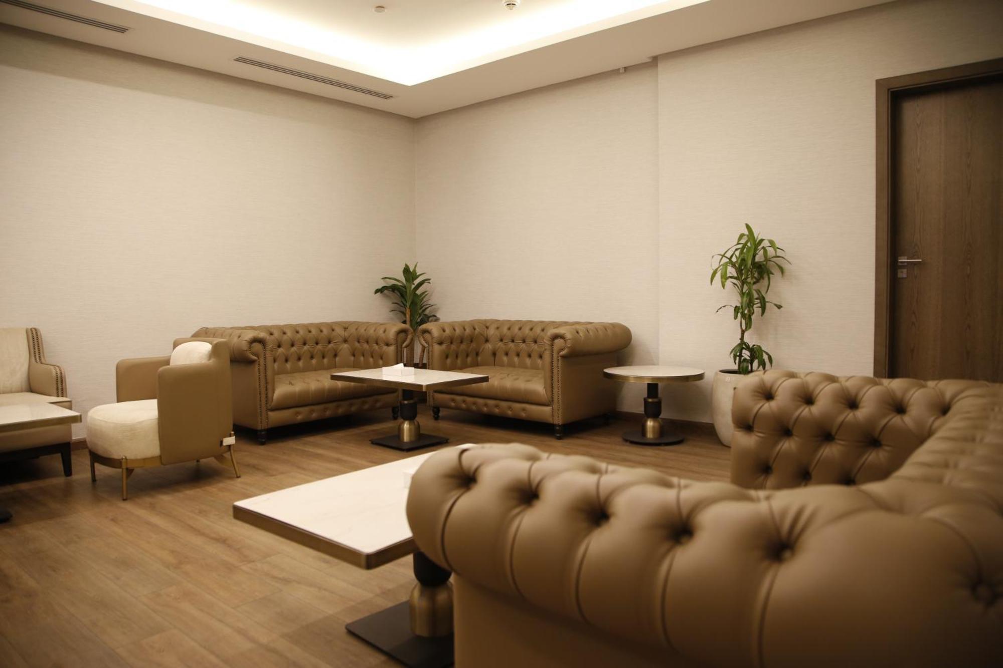 Maden Alrawda Hotell Medina Exteriör bild VIP Lounge at Tan Son Nhat International Airport