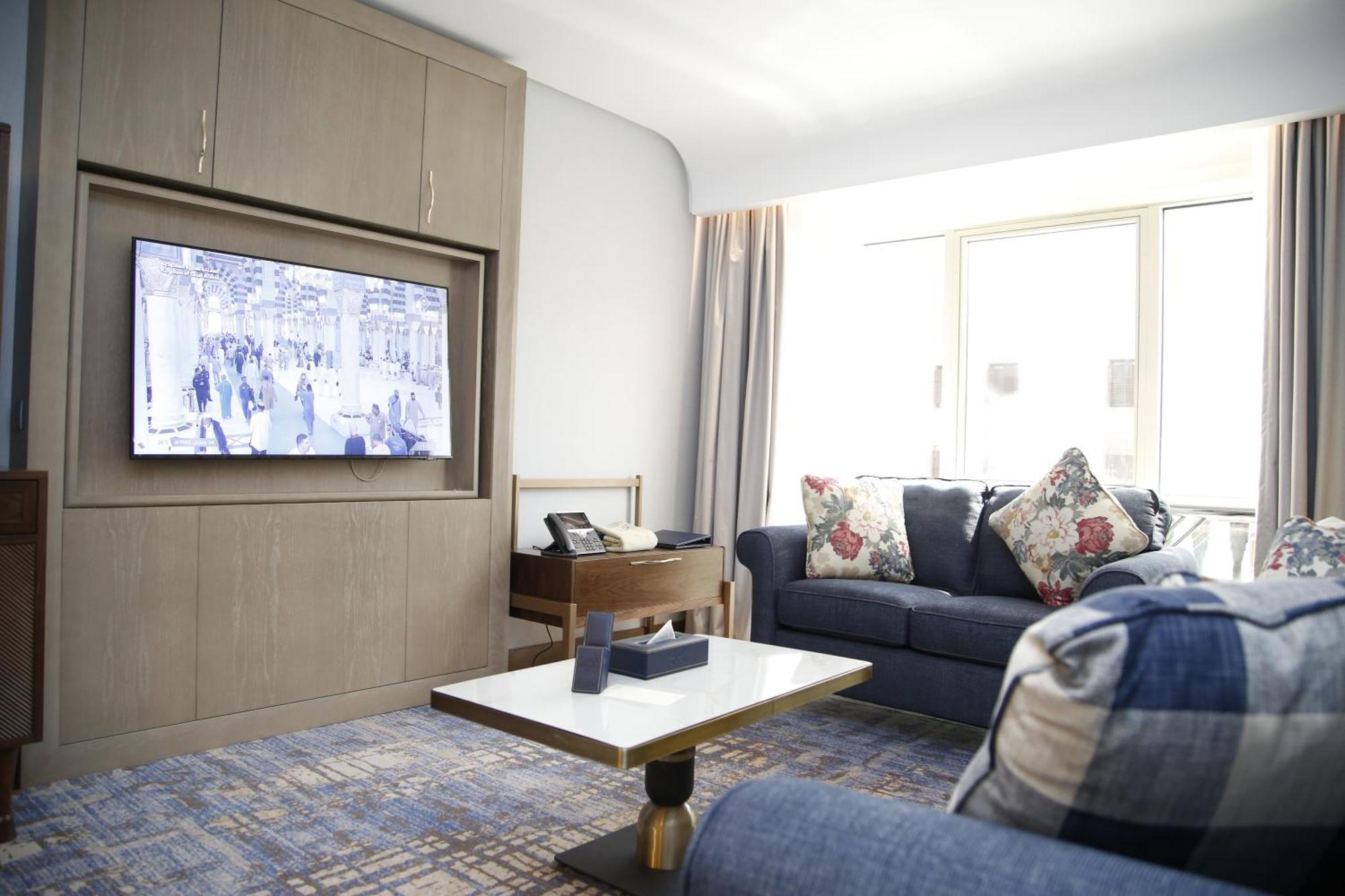 Maden Alrawda Hotell Medina Exteriör bild A suite at the hospital