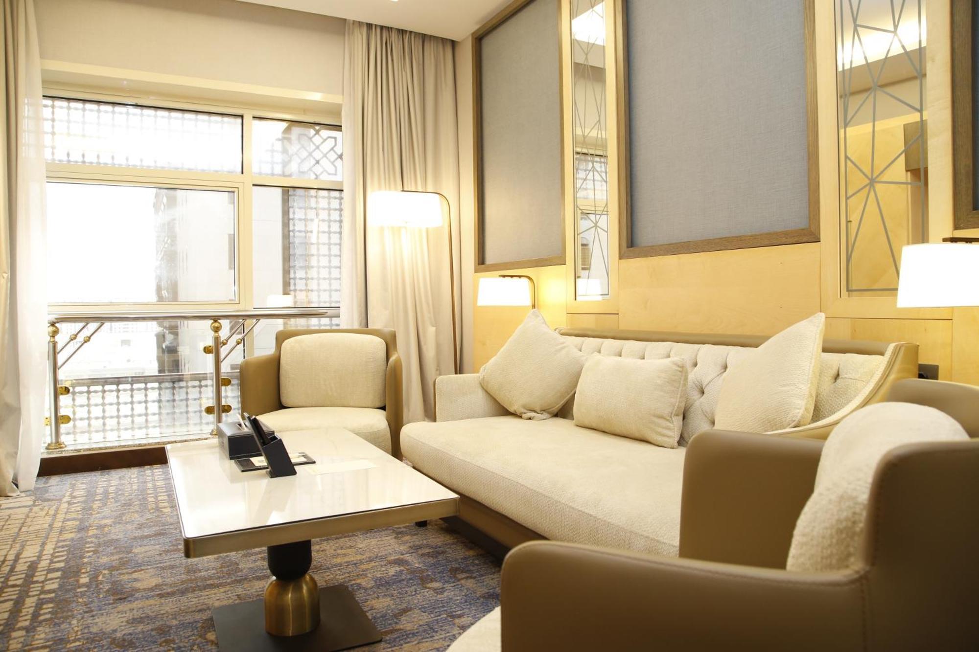 Maden Alrawda Hotell Medina Exteriör bild A suite at the hotel