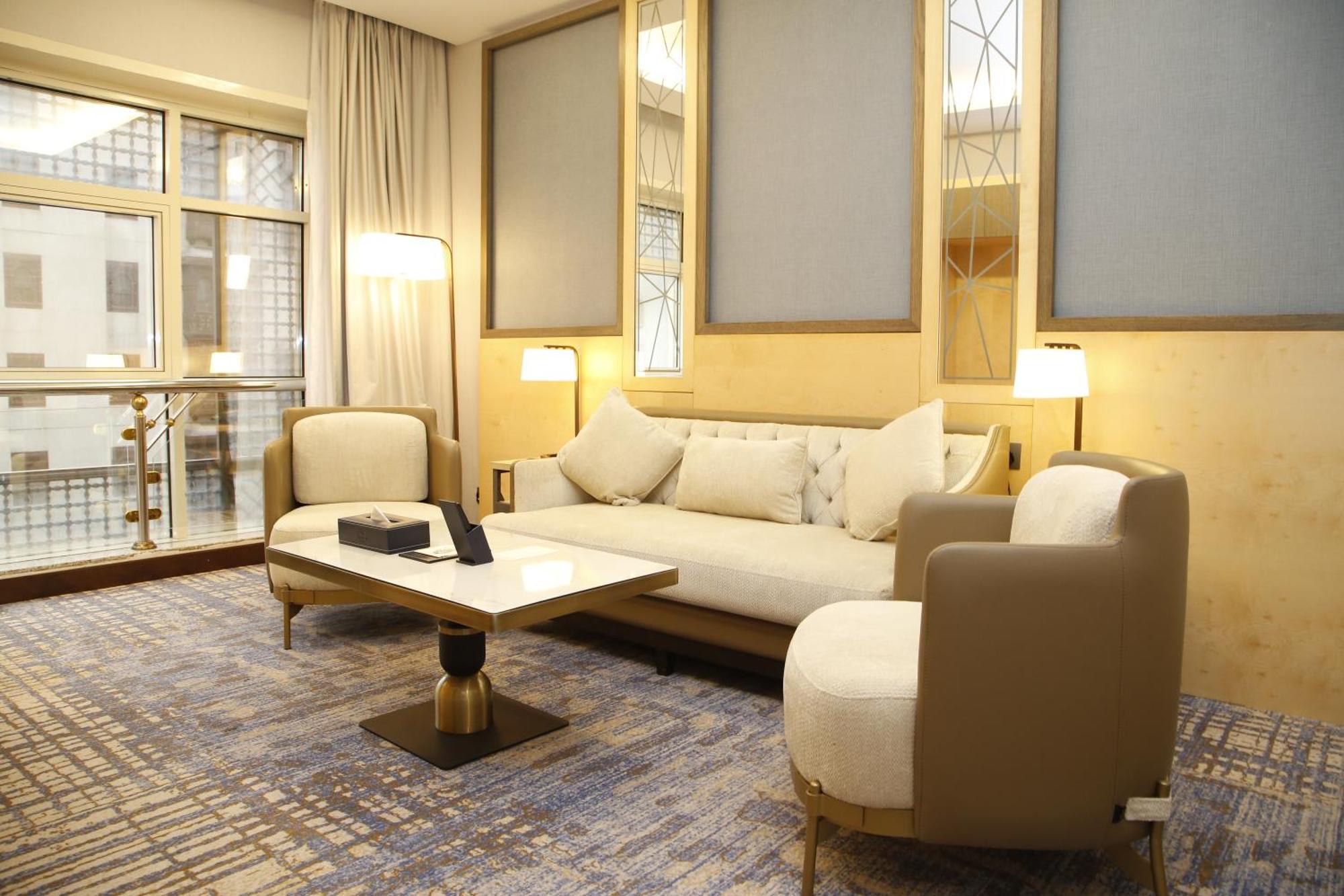 Maden Alrawda Hotell Medina Exteriör bild A suite at the hotel